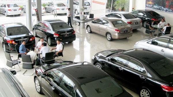 Doanh số bán ôtô giảm 19% trong 'tháng cô hồn'