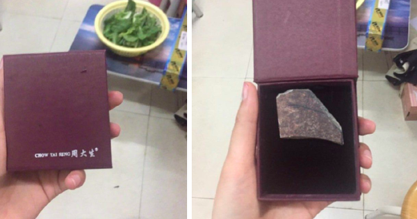 Ăn hẳn liên hoàn cú lừa khi nhận quà của đứa bạn thân thích 'trêu ngươi': Thấy mà tức á!