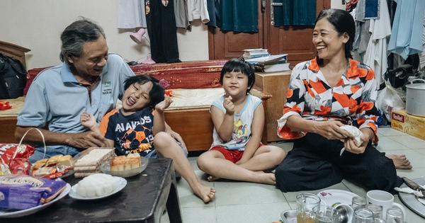 Chuyện nữ bác sĩ 53 tuổi sinh đôi 2 bé gái ở Hà Nội: 'Tôi có được con là tốt lắm rồi, không có chúng đời tôi còn khổ hơn nữa'